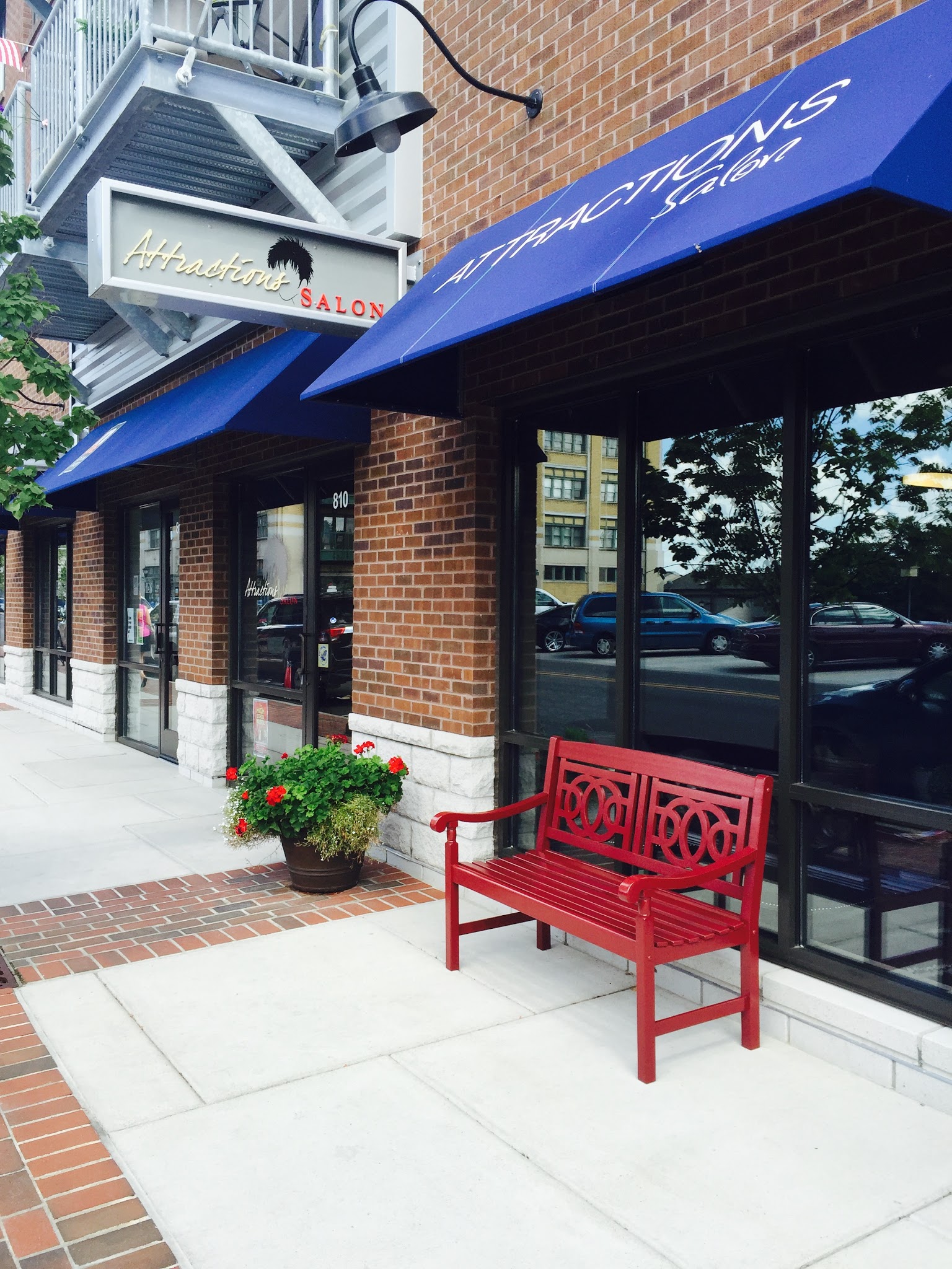 Attractions Salon in Bay City