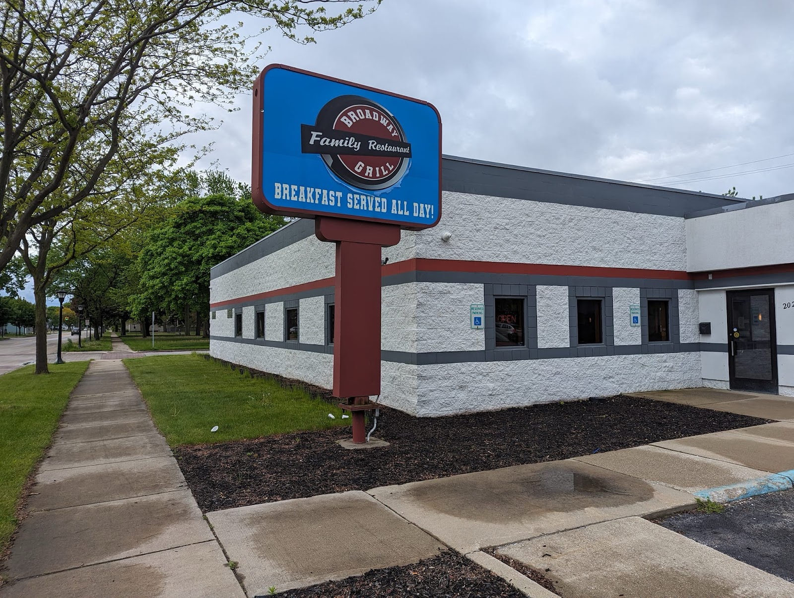 Broadway FAMILY Grill — photo