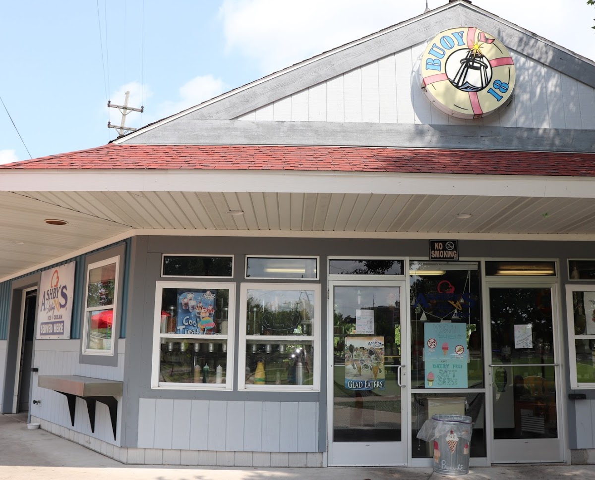 Buoy 18 Ice Cream, Miniature Golf, Bubble tea, Arcade — photo