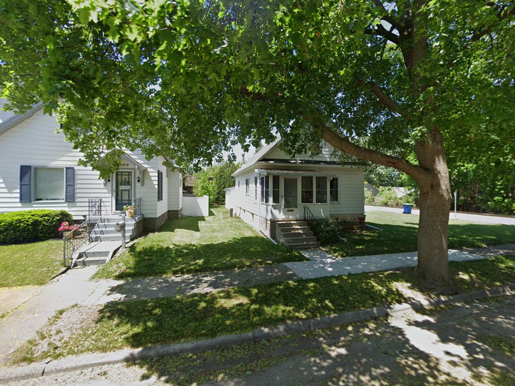 Howdy Neighbor Lawn Care in Bay City