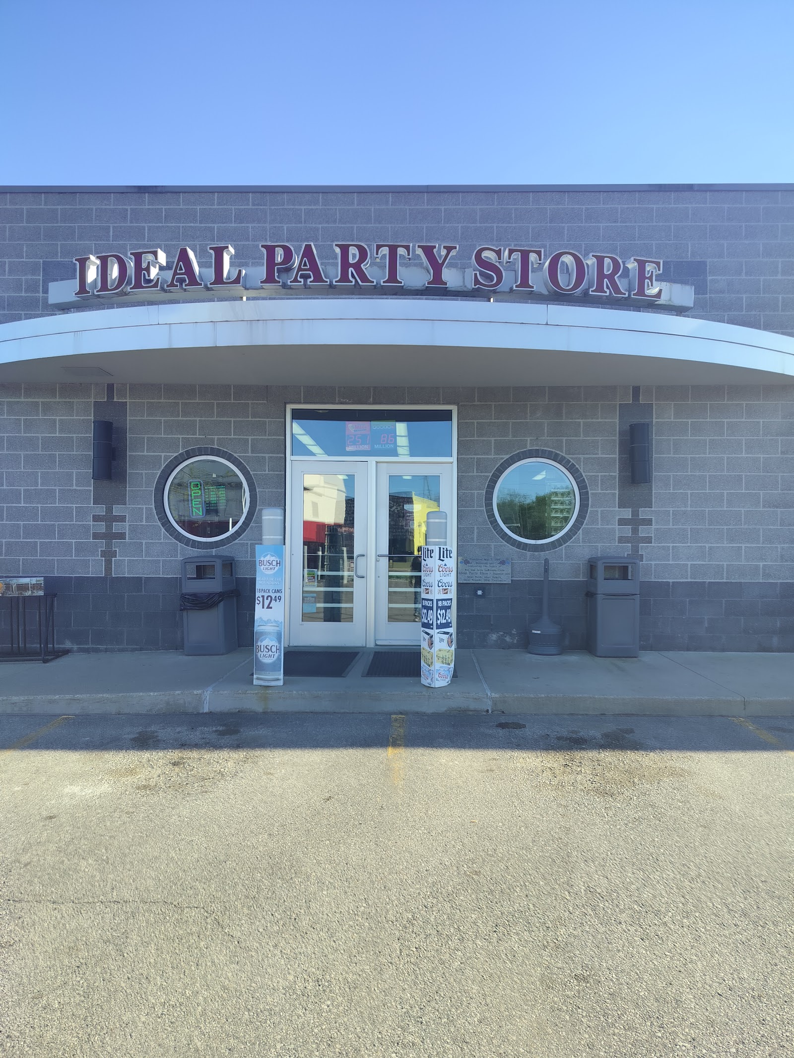 Ideal Party Store in Bay City