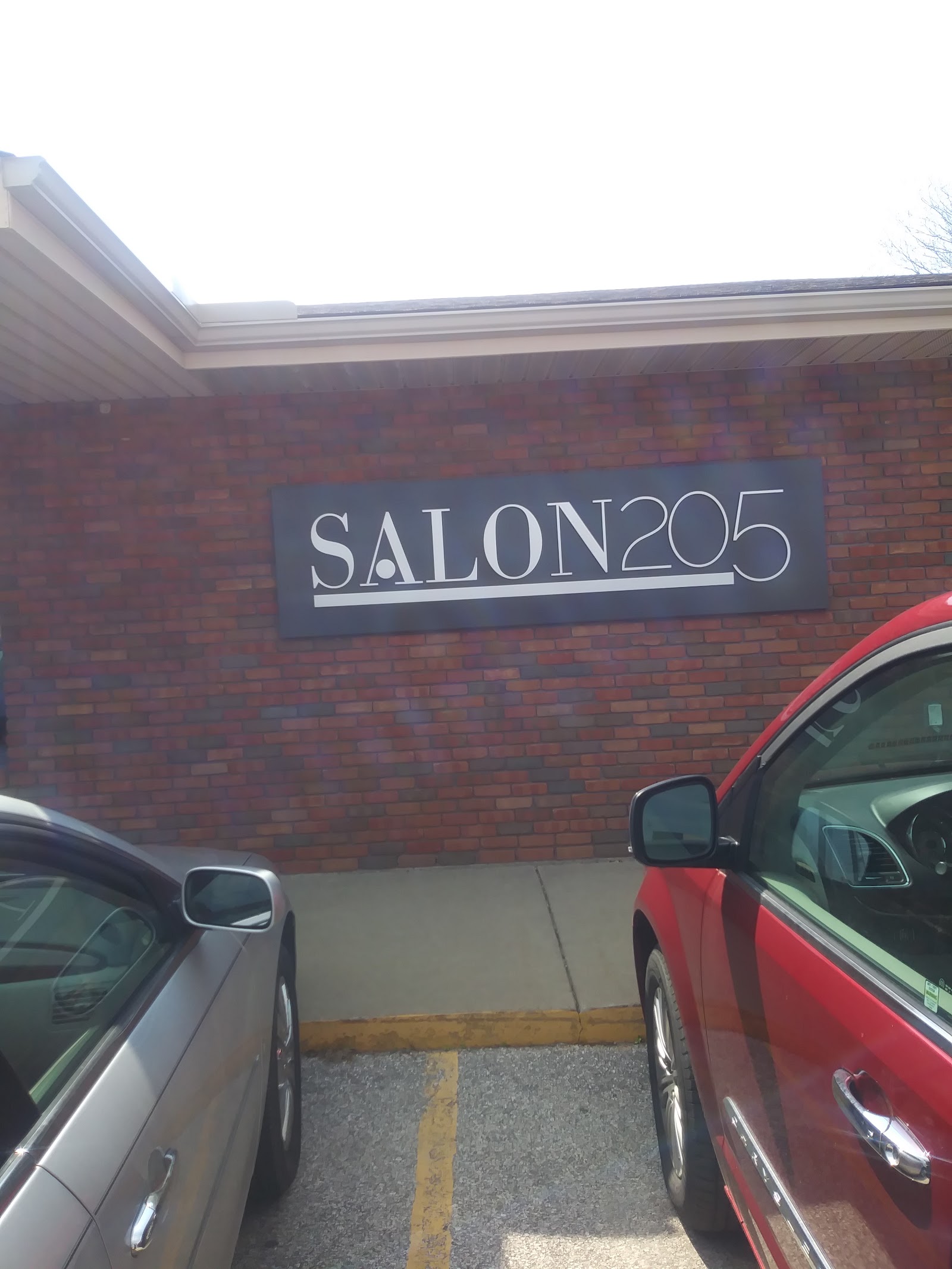 Salon 205 in Bay City
