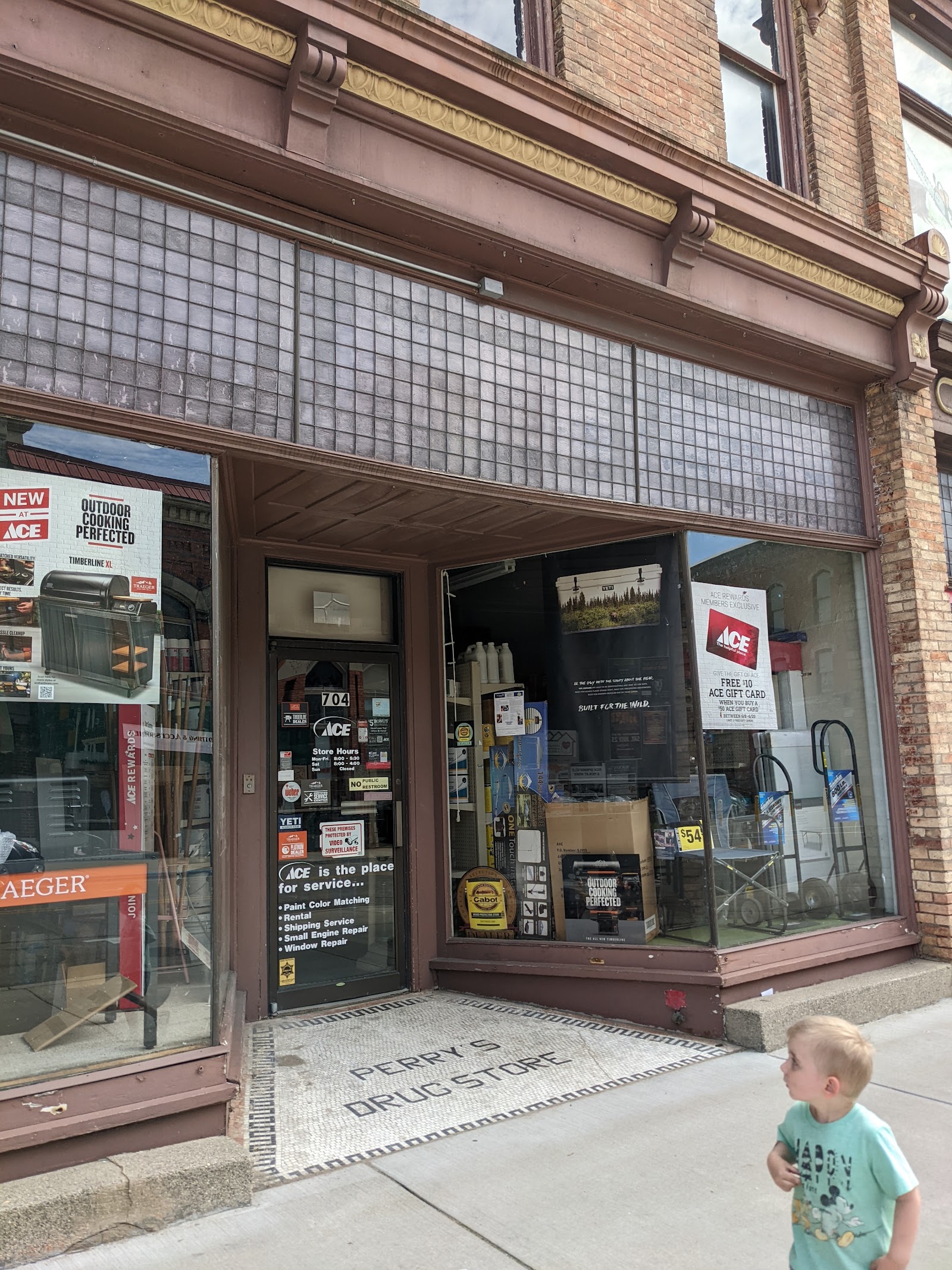 Unclaimed Freight Ace Hardware — photo